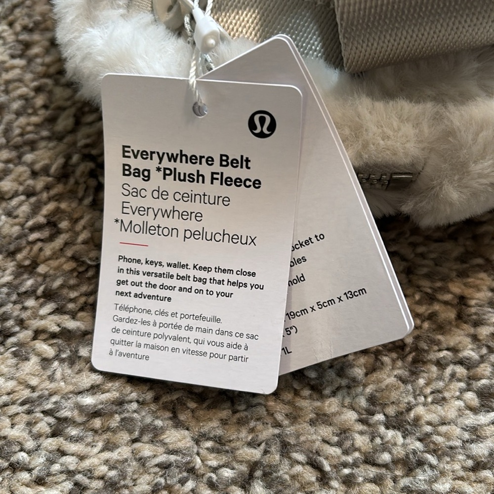 Lululemon Everywhere Belt Bag *Plush Fleece NWT - Picture 3 of 4